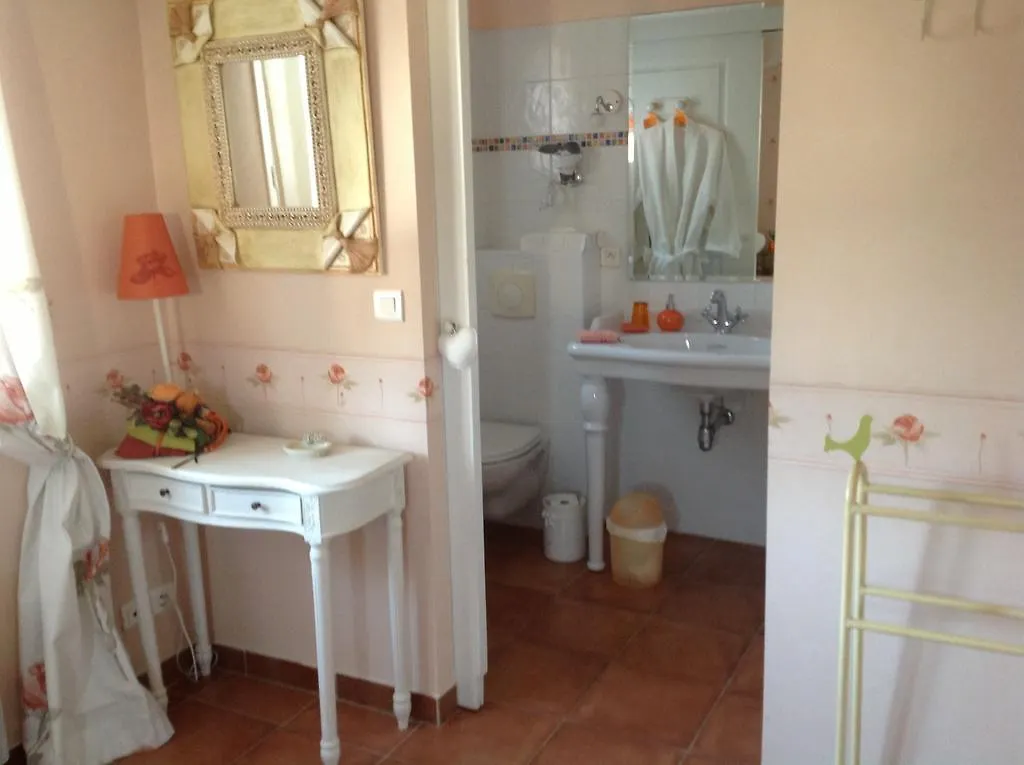 Bed & Breakfast La Villa Rosalie Ventabren France