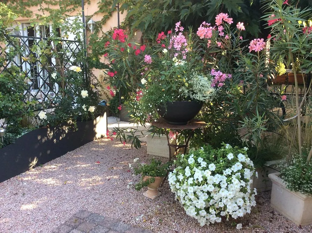 Bed & Breakfast La Villa Rosalie Ventabren